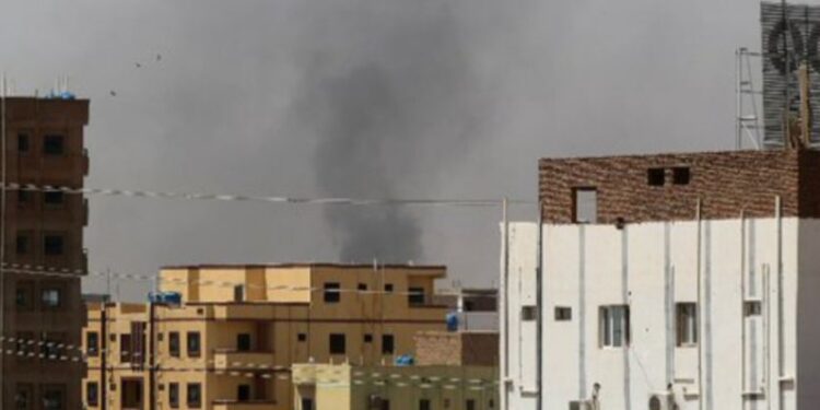 Mexicanos logran salir de Sudán, informa Ebrard