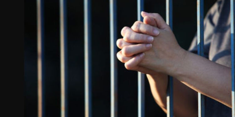 Logra FGE vincular a 2 mujeres por robo con violencia cometido en contra de otra mujer