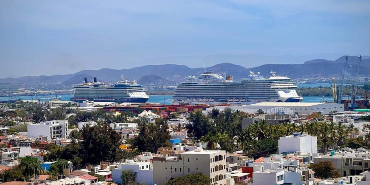 Recibe Mazatlán otros dos cruceros turísticos