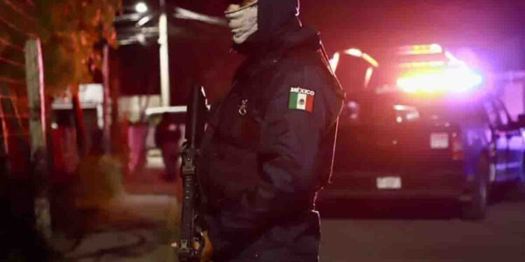 Cansada de las golpizas, mujer asesina con un zapapico a su esposo