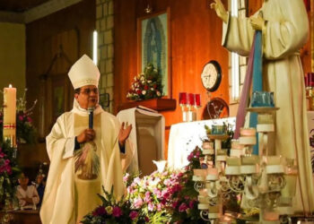 Fue un milagro haber sobrevivido a atentado: arzobispo Faustino Armendáriz