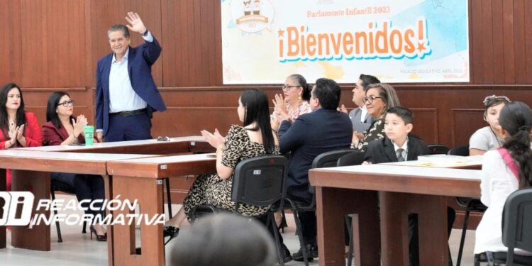 Los niños y las niñas deben ejercer con libertad su derecho a expresarse: Feliciano Castro