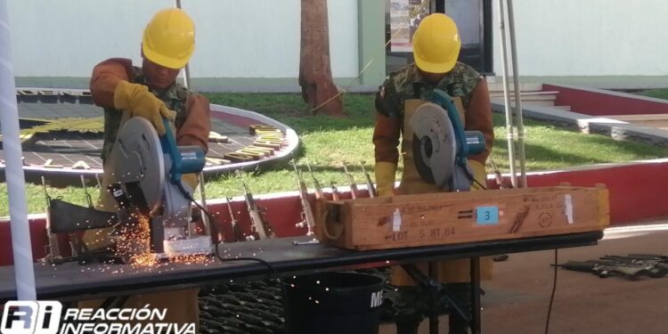 Más 300 armas decomisadas son destruidas en la Novena Zona Militar