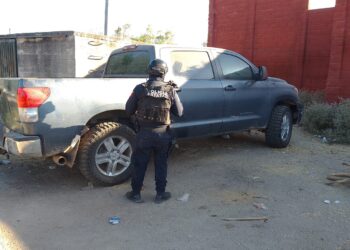 Policías Estatales recuperan camioneta que fue robada en Estados Unidos