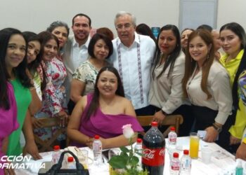 Festejan a mamás trabajadoras del STASE