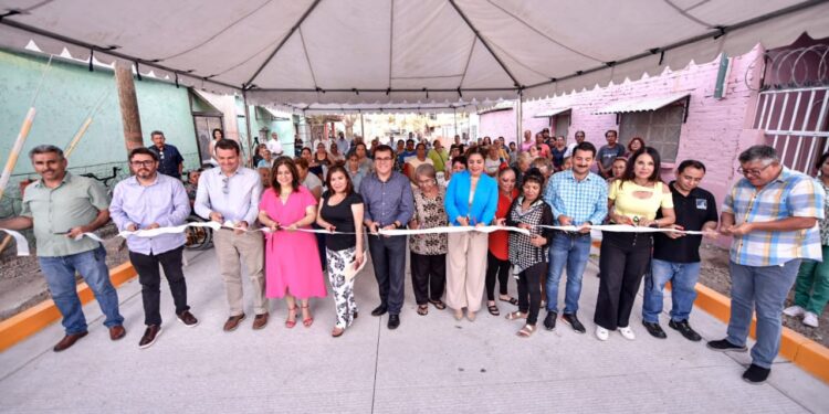 Habitantes de la calle Juan Cabrales ya cuentan con pavimentación, en la colonia Casas Económicas.
