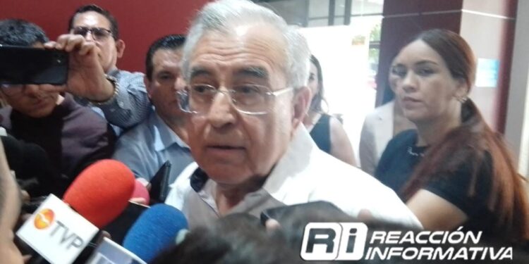 Llama Gobernador a no caer en manos de “coyotes” para tramitar pasaporte
