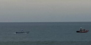 Elementos de la Policía Acuática reactiva operativo de búsqueda de persona desaparecida en el mar