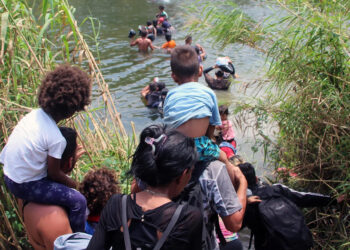 Flujo de migrantes está bajando en norte de México: AMLO