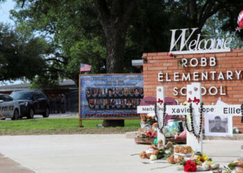 Biden conmemora a las víctimas del tiroteo en Uvalde en aniversario luctuoso