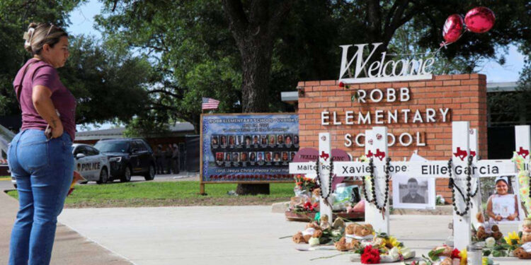 Biden conmemora a las víctimas del tiroteo en Uvalde en aniversario luctuoso