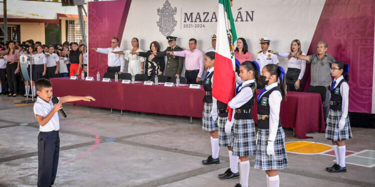 Realizan Lunes Cívico en la Primaria “Salvador Allende”