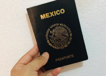 México emite el primer pasaporte a una persona con género no binario