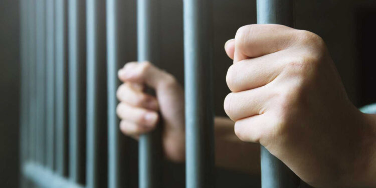 Condenan a 10 años de cárcel a sujeto por robo de vehículo