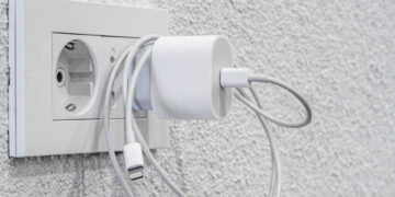 ¿Qué pasa si dejo conectado el cargador a la corriente eléctrica todo el día?