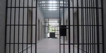 Con 4 años de prisión sentencian a hombre por robo a negocio de celulares