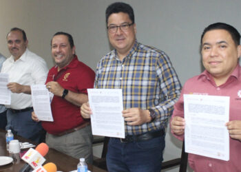Firman Canaco Mazatlán y CBTis 51 convenio de colaboración