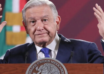 AMLO manda a sus adversarios a seminario para que tengan una “actitud distinta”