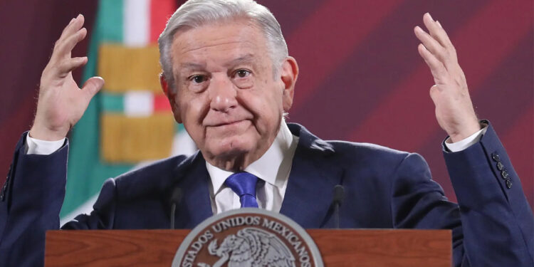 AMLO manda a sus adversarios a seminario para que tengan una “actitud distinta”