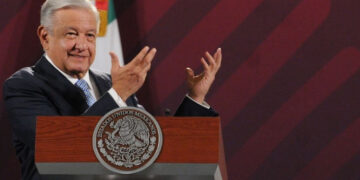 AMLO presenta su declaración anual patrimonial