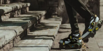 Moonwalkers, así son los zapatos que te hacen caminar hasta 250% veces más rápido