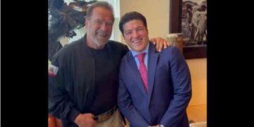 “Hasta la vista, Nuevo León”, Samuel García se reúne con Arnold Schwarzenegger en California