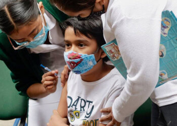 Covid-19: Cofepris autoriza ensayo para vacuna que previene coronavirus en niños