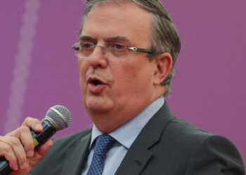 Ebrard participará en encuentro para defender a migrantes ante leyes estadounidenses en Miami