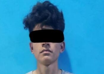 Agentes de la Policía detienen a un hombre por la probable participación en el delito de violencia familiar