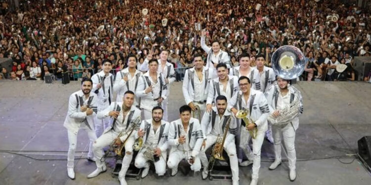 Banda ‘Los Recoditos’ es atacada a balazos en la carretera México-Morelia; descartan heridos