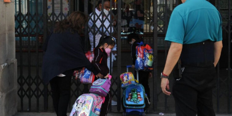 SEP cancela clases y arma megapuente por el día de las madres: ¿Qué estados faltarán a clases?