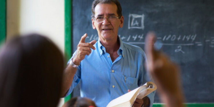 Día del Maestro: Cuánto gana un profesor en México