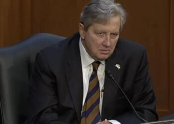 Sin EE.UU. mexicanos comerían comida para gato, afirma senador Kennedy