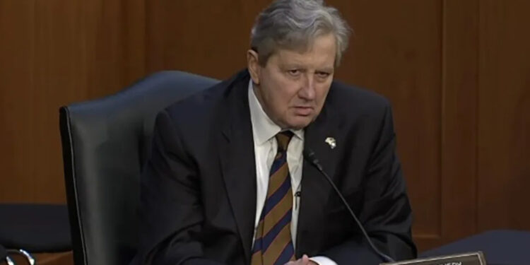 Sin EE.UU. mexicanos comerían comida para gato, afirma senador Kennedy