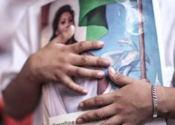 Critica AMLO que “están lloviendo amparos” contra nuevos libros de texto