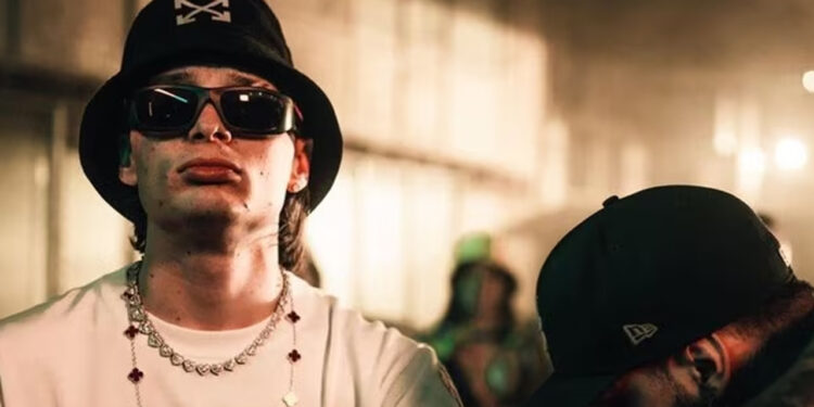 Peso Pluma: Profesor de la UdeG explota contra su supuesto origen humilde