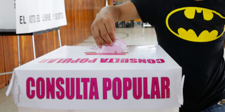 AMLO respalda consulta popular sobre reforma al Poder Judicial; propone pregunta para realizarla