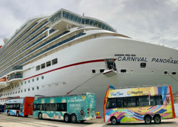 Llegó el crucero turístico Carnival Panorama