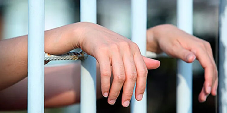 Vinculan a proceso a sujeto por abuso sexual agravado en contra de su hija