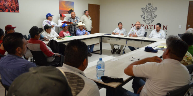 “Estás reuniones ayudan a que el pescador traiga sus inquietudes y de seguimiento a sus peticiones”: Pescadores sienten respaldo del Gobierno Municipal de Mazatlán