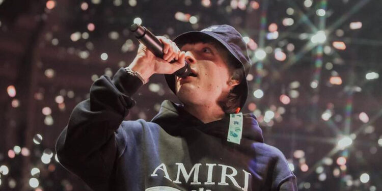 La oscura teoría de que la fama de Peso Pluma es pagada por su familia millonaria y el narco