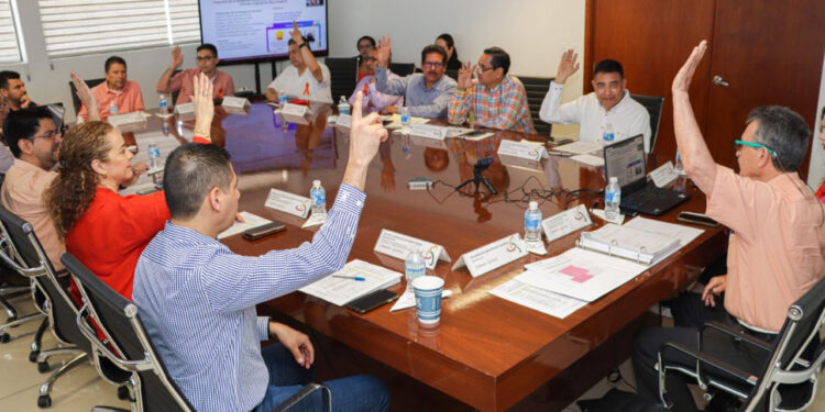 Apoya CONFÍE con 366,100 pesos a 34 estudiantes para actividades académicas