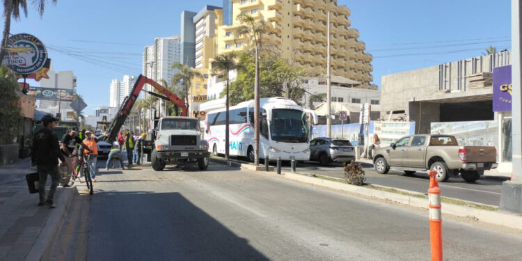 Por trabajos de reparación de loza, se habilita doble sentido en la circulación de la Avenida Camarón Sábalo