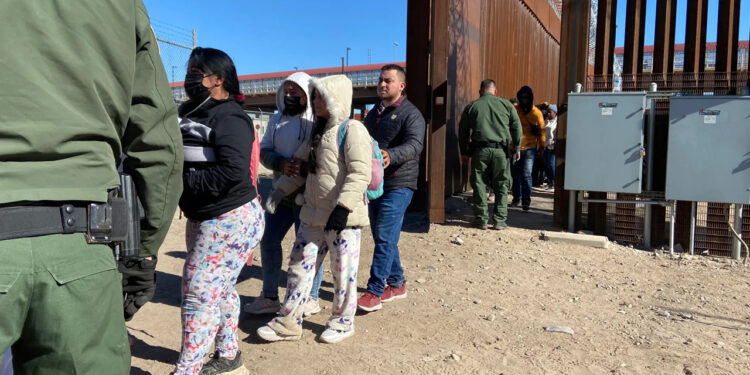 López Obrador critica medidas contra migrantes en Texas y Florida