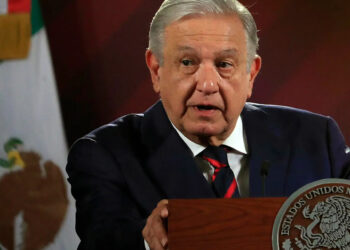 López Obrador habla de elecciones pese a veda electoral