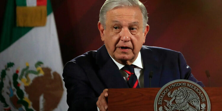 López Obrador habla de elecciones pese a veda electoral