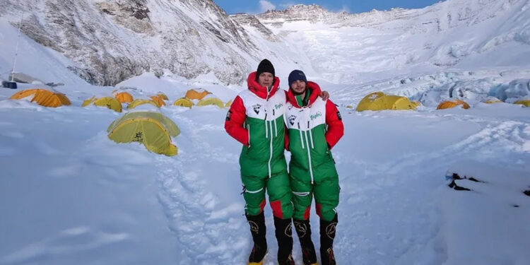 ¡Orgullo Mexicano! Los Pérez, primera pareja de PADRE e HIJO ‘AZTECAS’ que llega a la cima del Everest