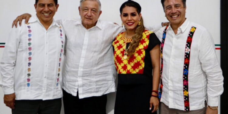 López Obrador supervisó obras en el Istmo de Tehuantepec en compañía de 3 gobernadores