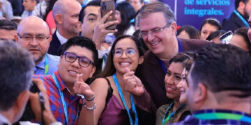 Ebrard se burla de la oposición: ‘hay unos que siempre llegan tarde’