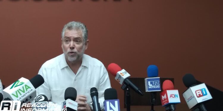 “El que realmente quiera un cambio en el PRI hay que estar y el que no es porque está en otro lado”: Luis de la Rocha